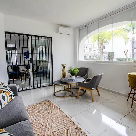 Los Naranjos Palm Apartment
